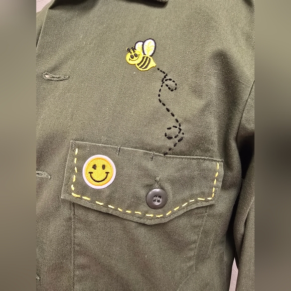 Upcycled Vintage Army Utility Jacket W Vintage Quilted Stars, Patches, Embroider - Picture 11 of 16